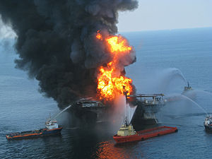 300px-Deepwater_Horizon_offshore_drilling_unit_on_fire_20101